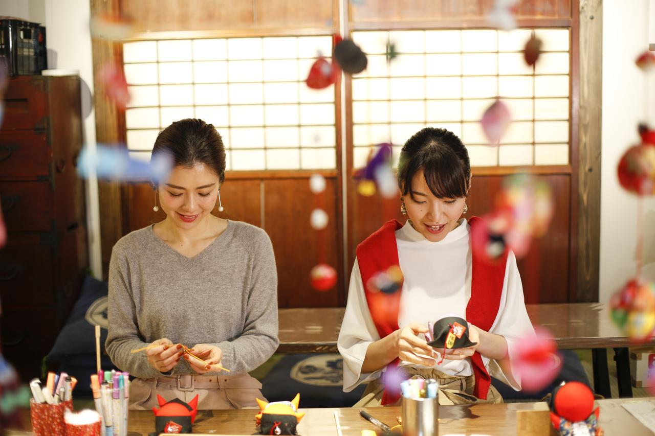 Hida Takayama Onsen Takayama Green Hotel - Keio Group Hotels - Exterior photo Making of a traditional Japanese mask